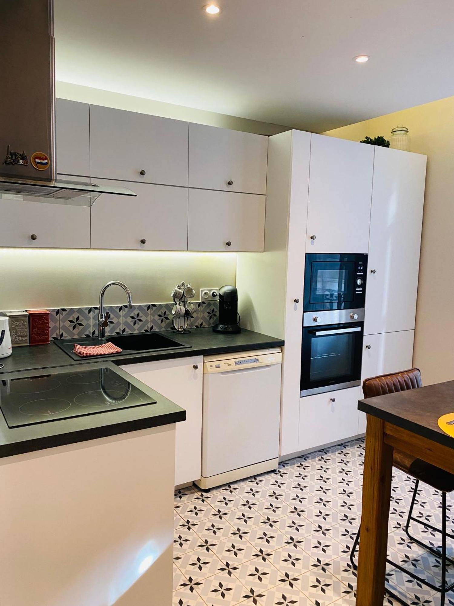 Douillet Et Coquet Appartement Climatise - Parking Prive Gratuit - Centre Montpellier Bagian luar foto