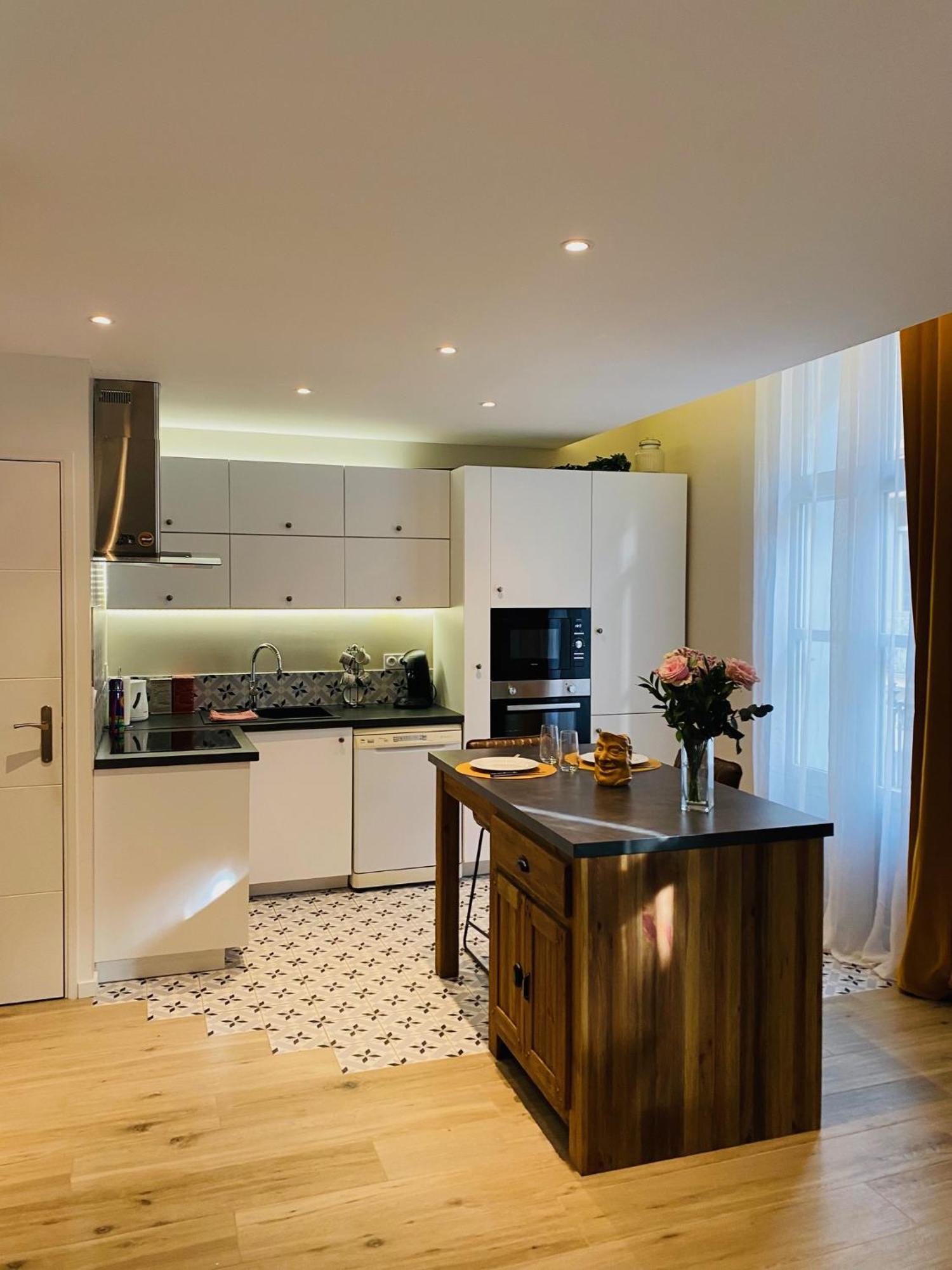 Douillet Et Coquet Appartement Climatise - Parking Prive Gratuit - Centre Montpellier Bagian luar foto